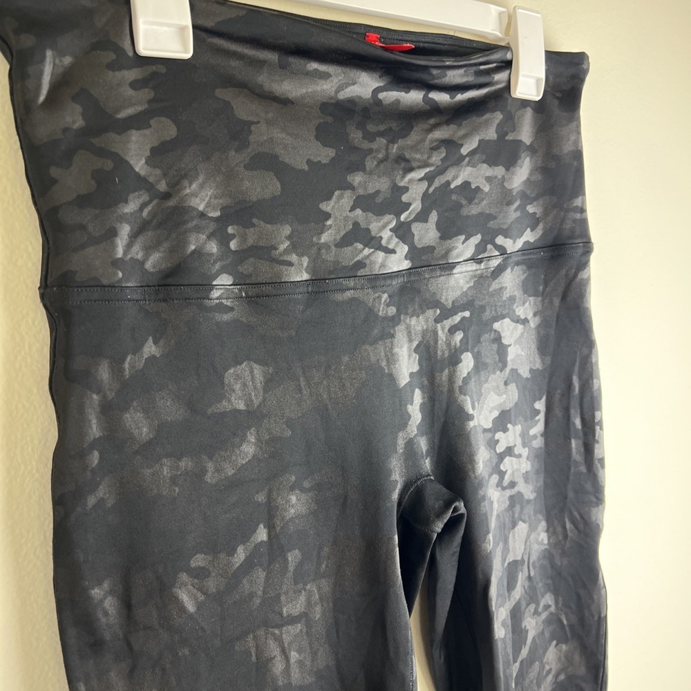 SPANX Leggings Women's Sz 1X High Rise Black Camouflage Tummy Control Workout - Picture 4 of 16